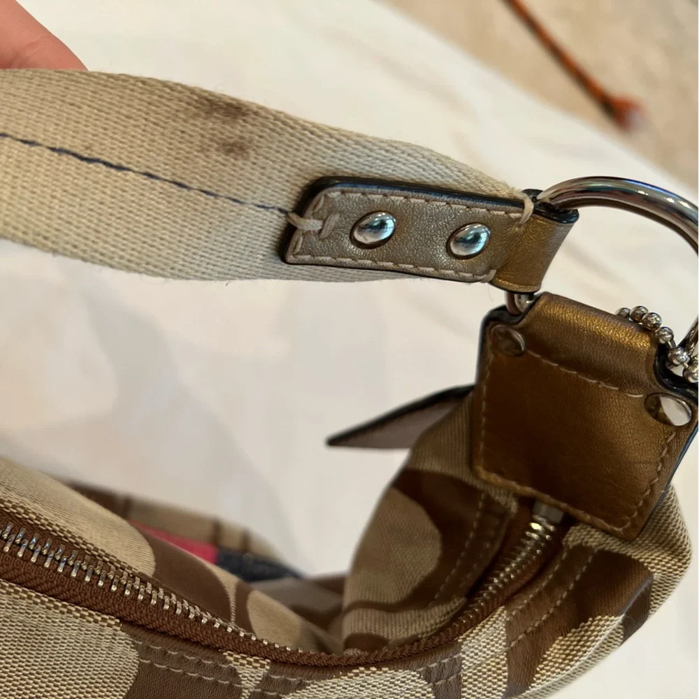 ❌SOLD❌Vintage signature COACH rainbow striped F15586 shoulder bag 🌈 - Picture 13 of 16